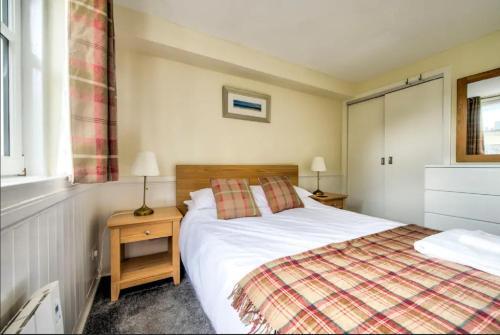 Charming Grassmarket Apartment With Castle View