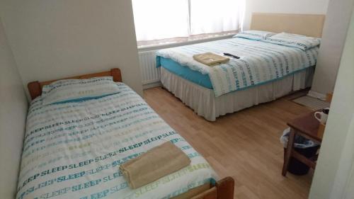 Room In Guest Room - Family Room Sleeps 3 With 1 Double And 1 Single Bed Ground Floor Private Shower