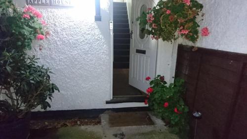 Room In Guest Room - Family Room Sleeps 3 With 1 Double And 1 Single Bed Ground Floor Private Shower