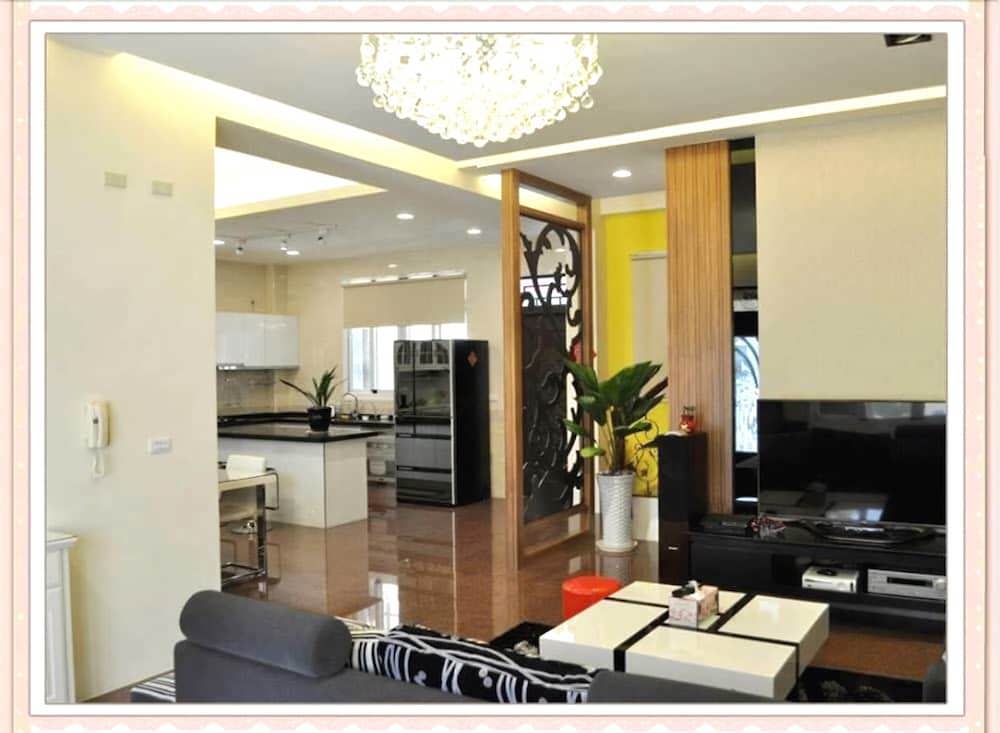 Fifi House