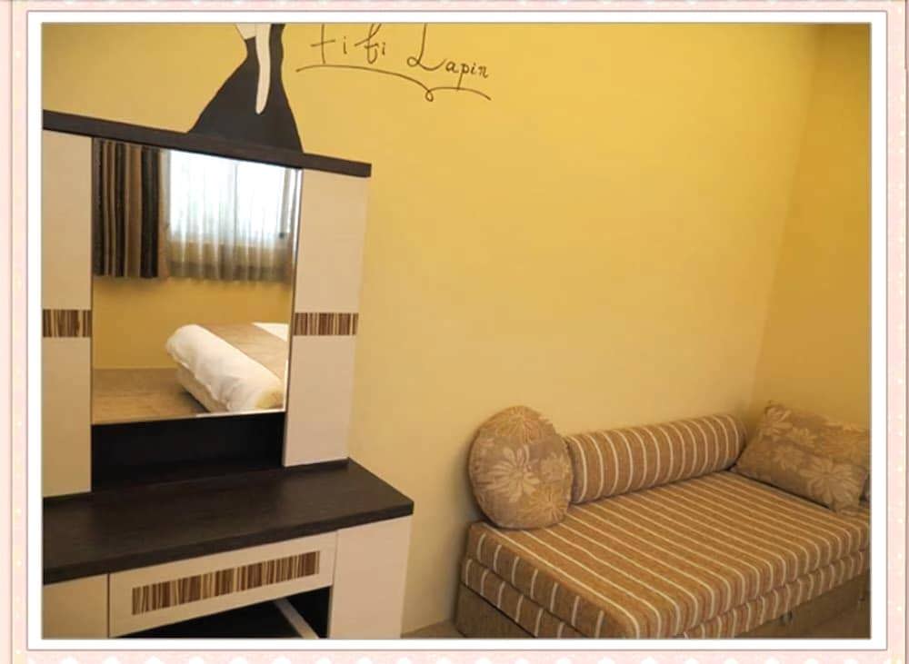 Fifi House
