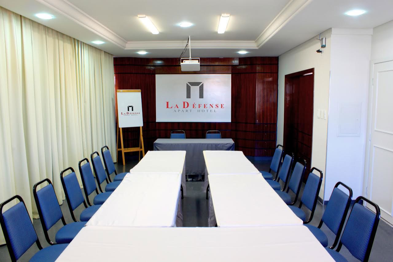 La Defense Apart Hotel