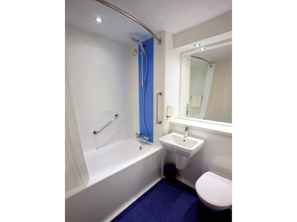 Go2 Dundee Camperdown Hotel