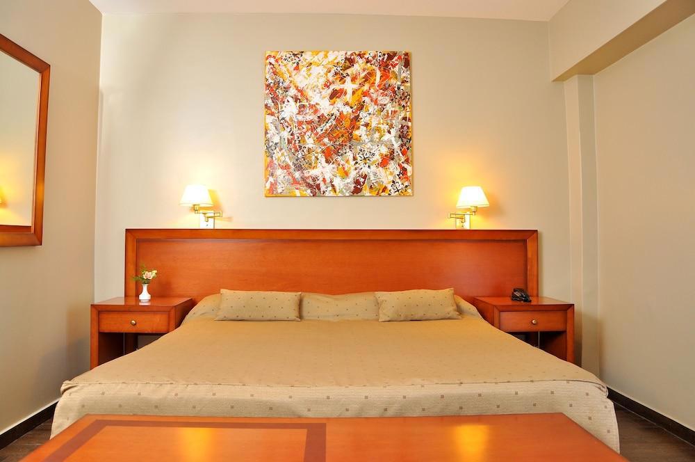 Riviera Hotel