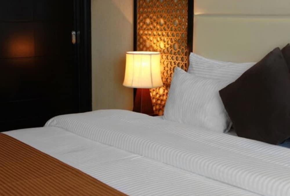 Paragon Hotel