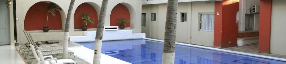 Hotel Zirahuen