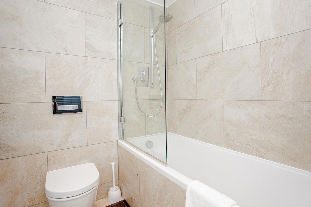 Exquisite 2 Bedroom Apartment In Bank