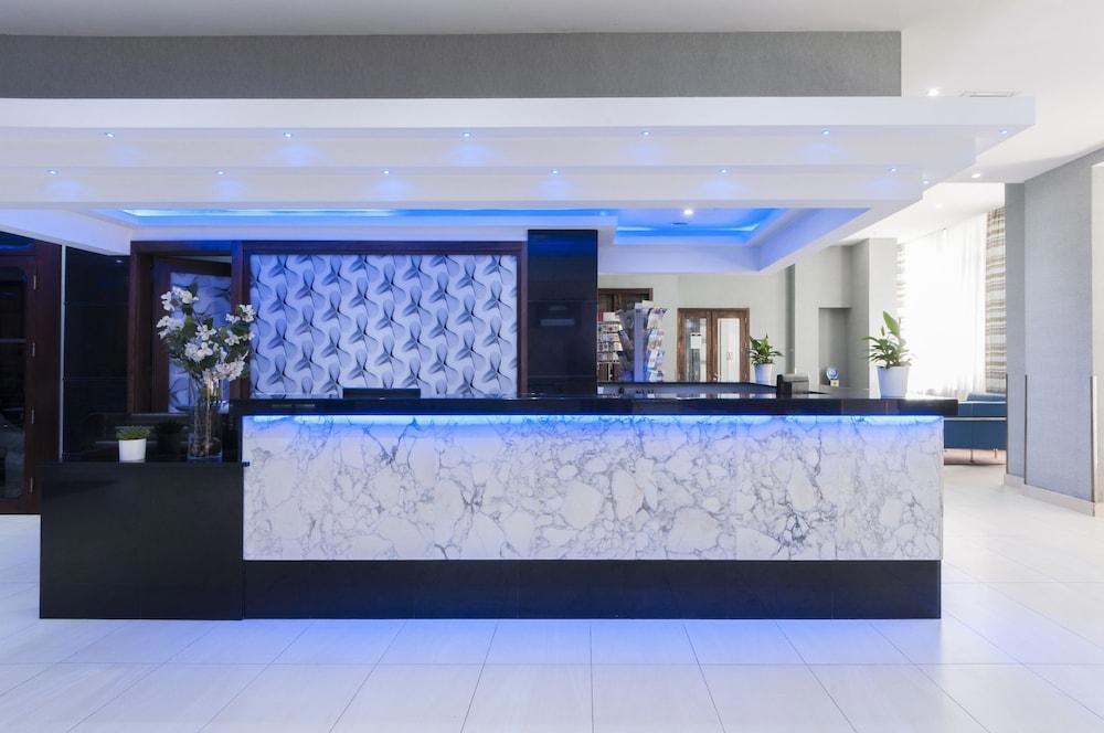 Rooms By Alexandra Hotel