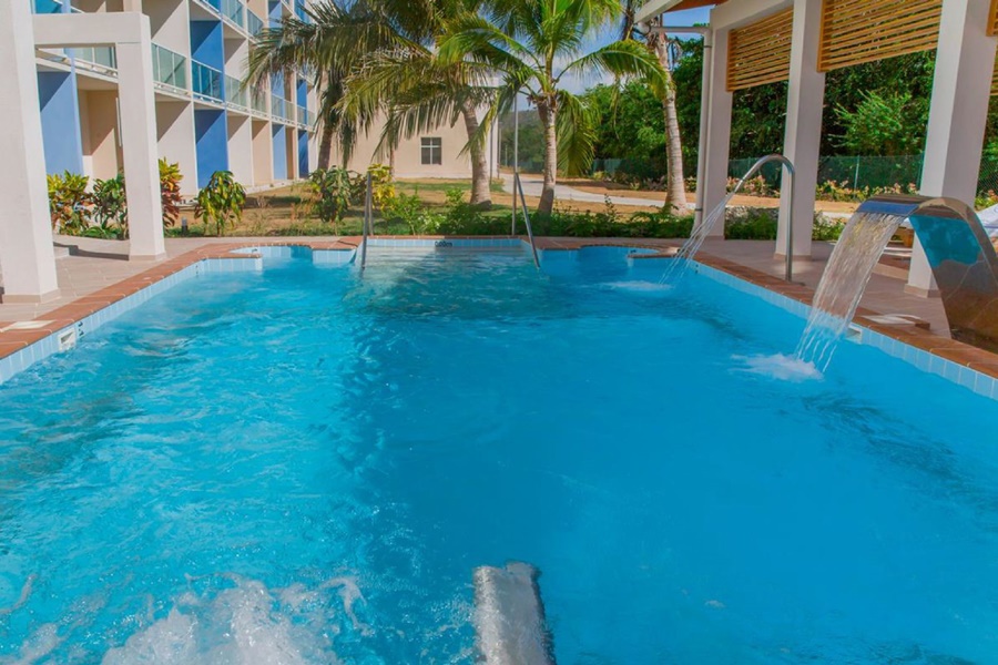 Gran Muthu Almirante Beach