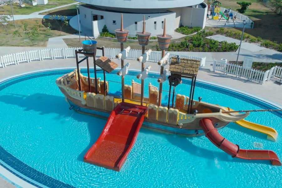 Gran Muthu Almirante Beach