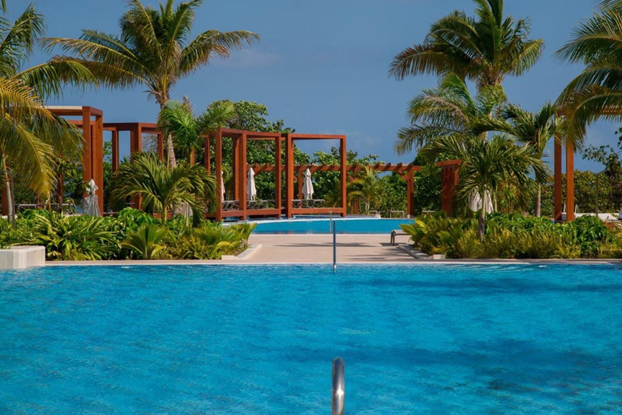 Gran Muthu Almirante Beach