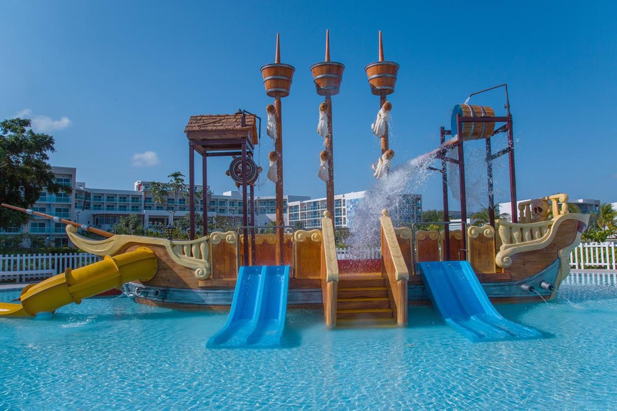 Gran Muthu Almirante Beach