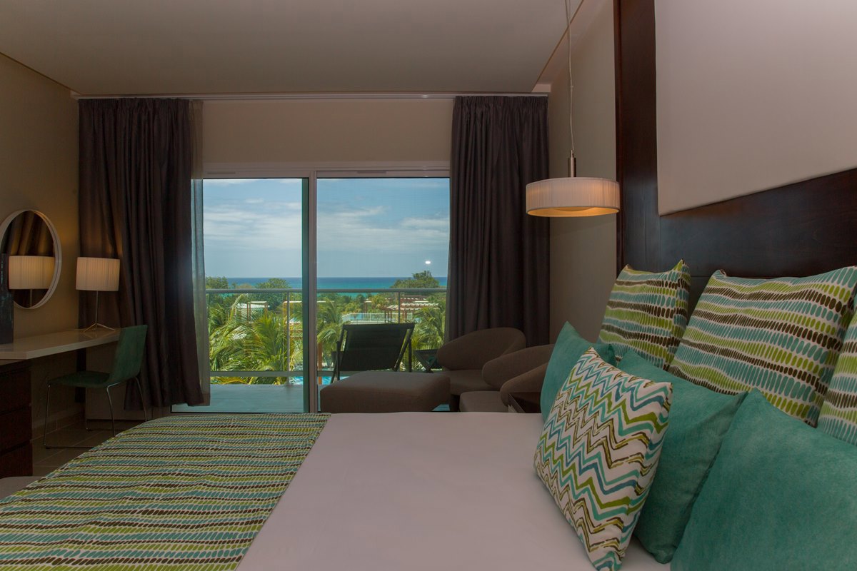 Gran Muthu Almirante Beach