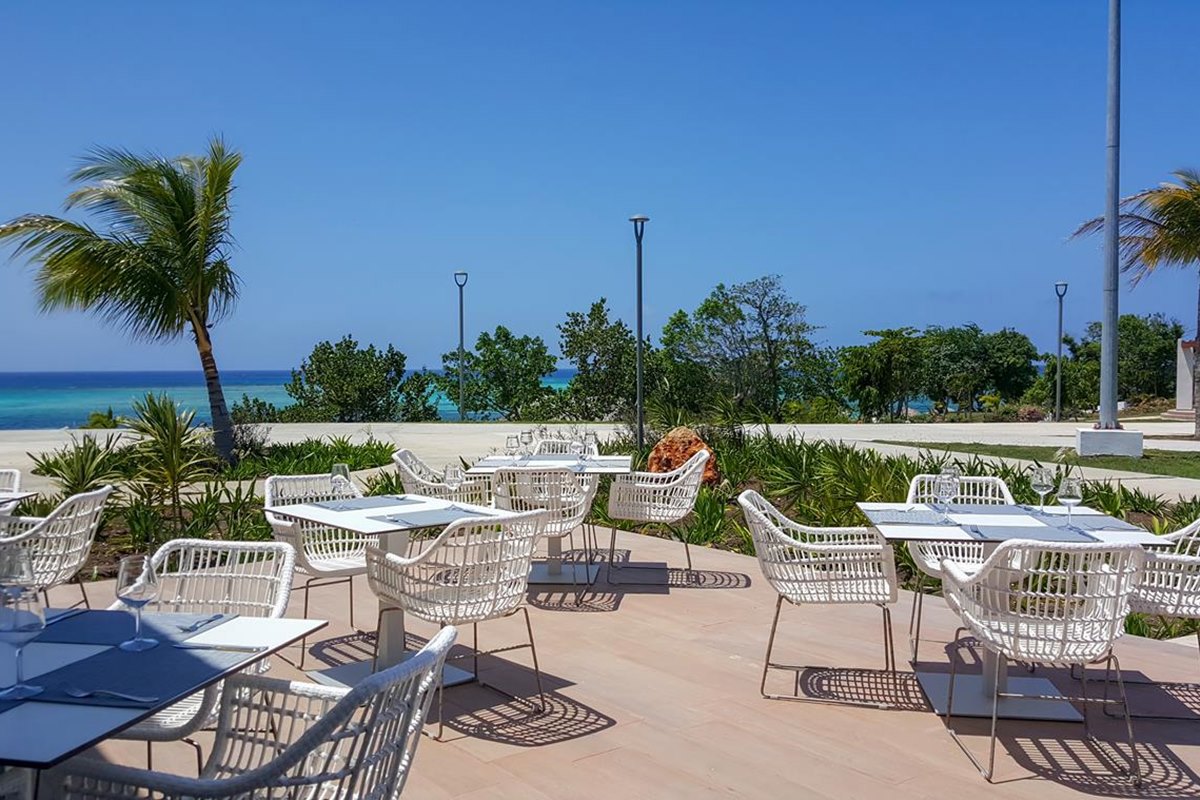 Gran Muthu Almirante Beach