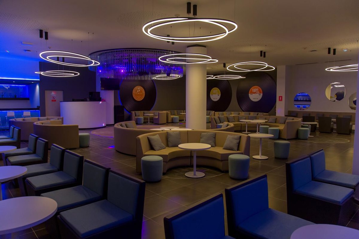 Gran Muthu Almirante Beach