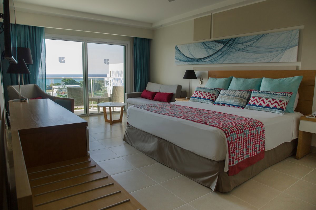Gran Muthu Almirante Beach