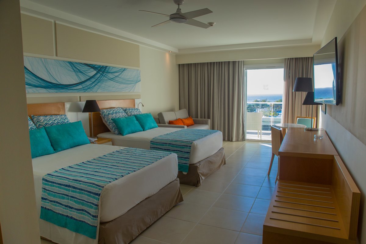 Gran Muthu Almirante Beach
