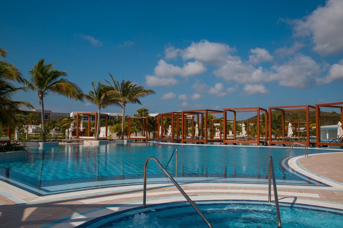 Gran Muthu Almirante Beach