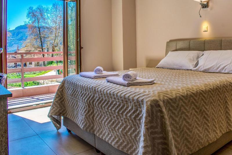 Elia Deluxe Accommodation