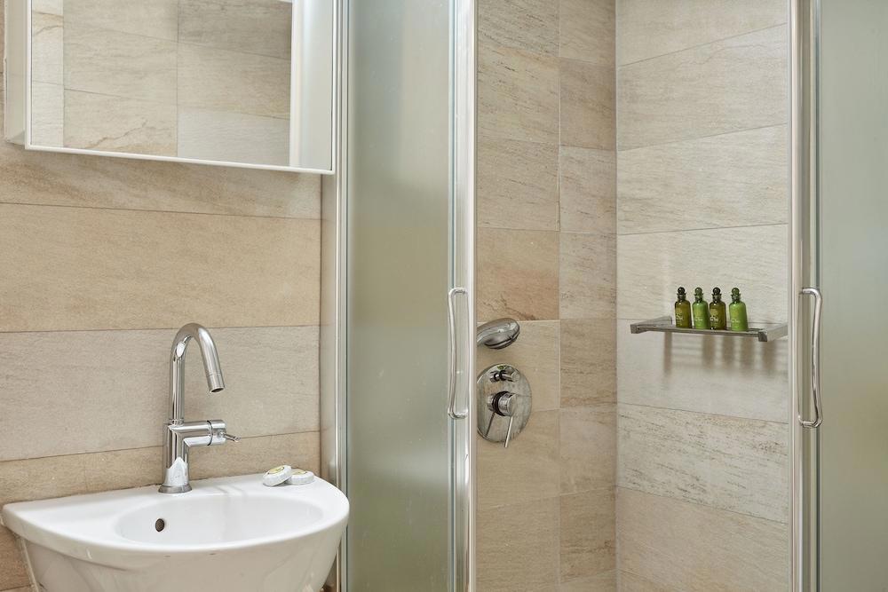 Chic One Bd Apartment With Hilton View