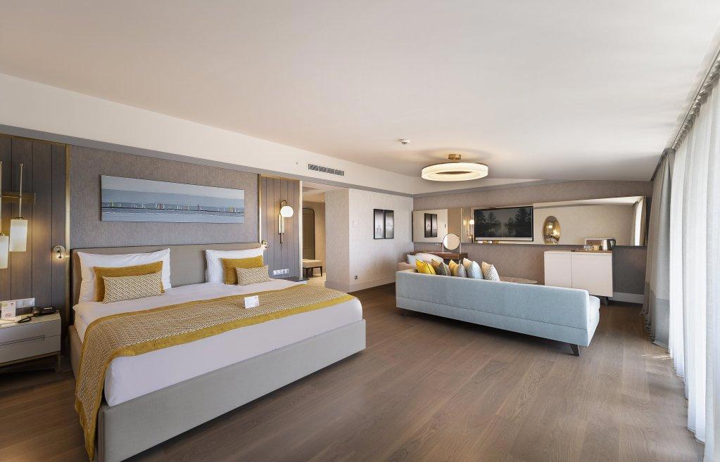 Arum Barut Collection galeri fotoğrafı