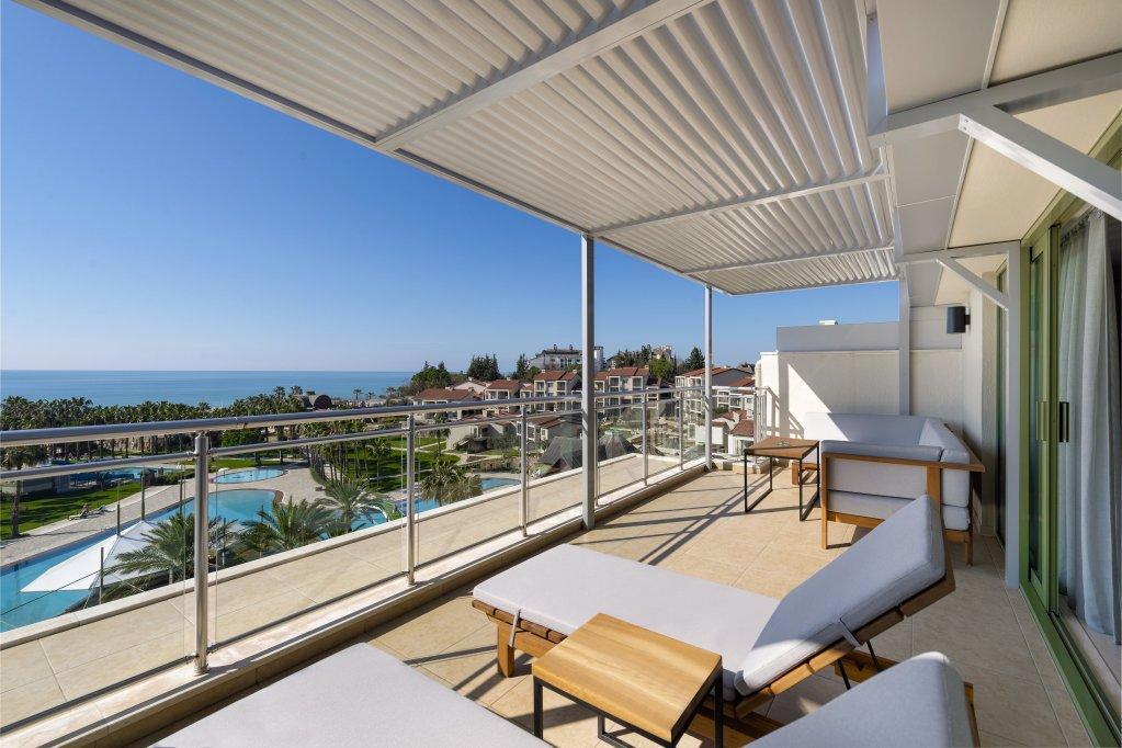 Arum Barut Collection galeri fotoğrafı