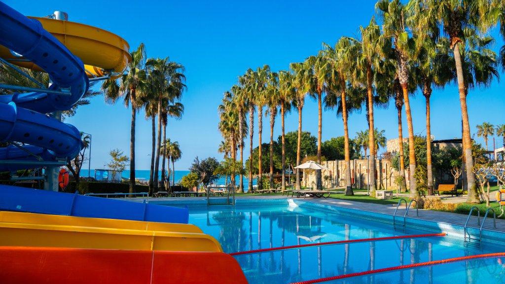 Arum Barut Collection galeri fotoğrafı