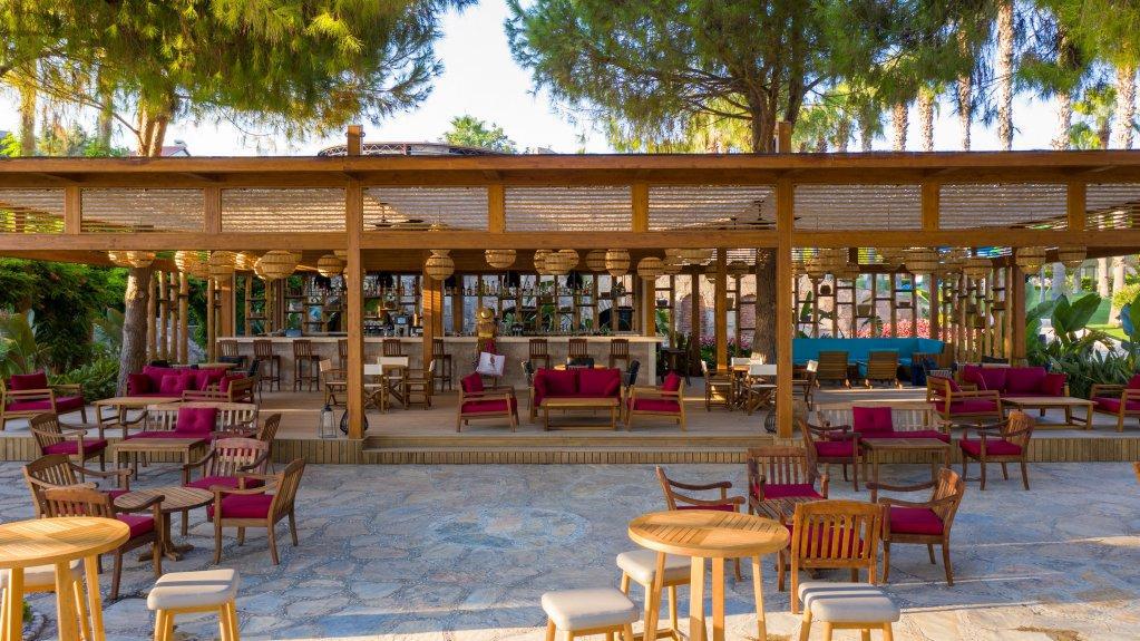 Arum Barut Collection galeri fotoğrafı