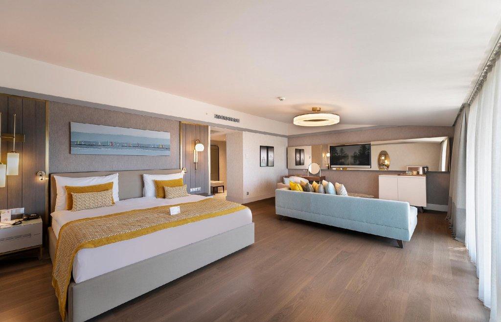 Arum Barut Collection galeri fotoğrafı