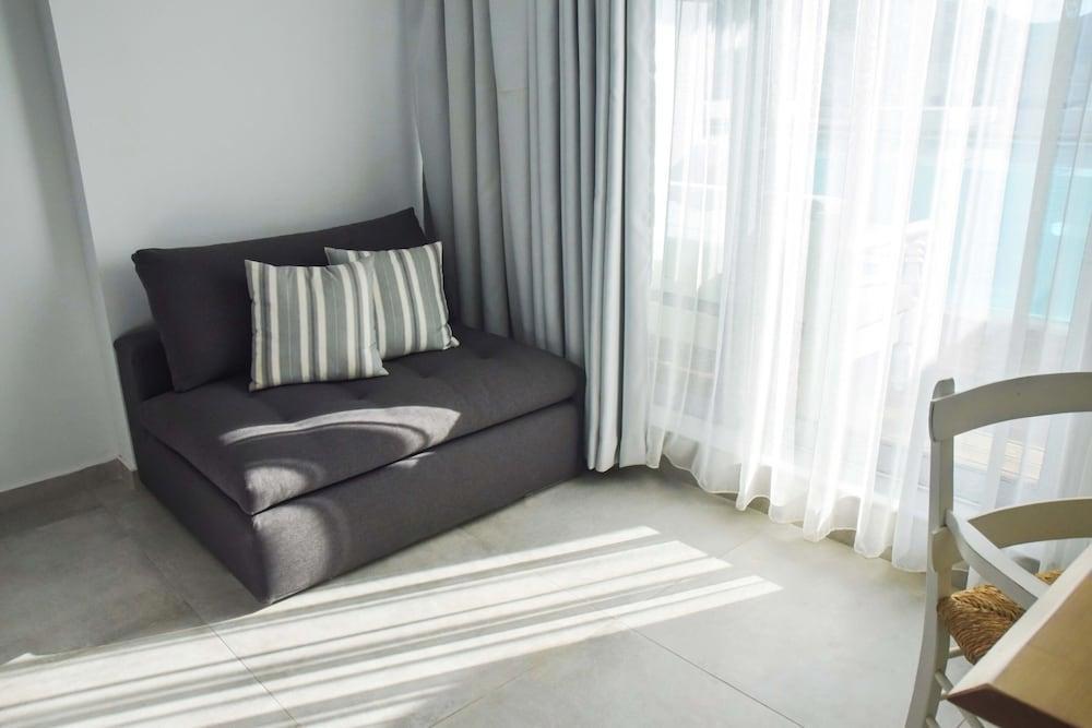 Zeus Eleva Miraya (Adults Only) galeri fotoğrafı