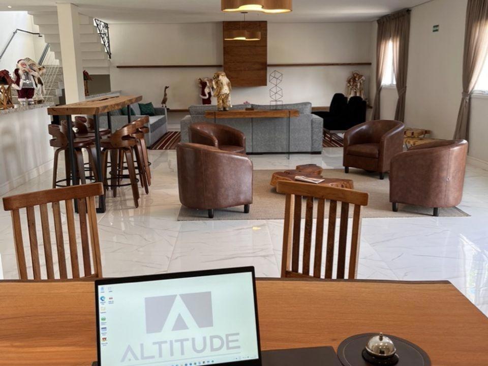 Altitude Lodge