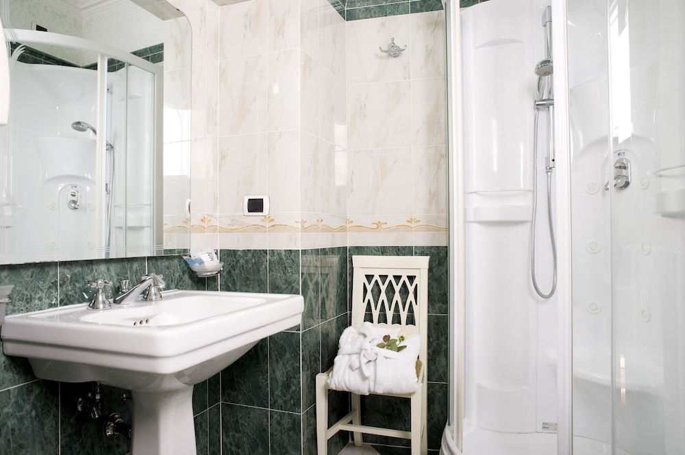 Upper View Suite